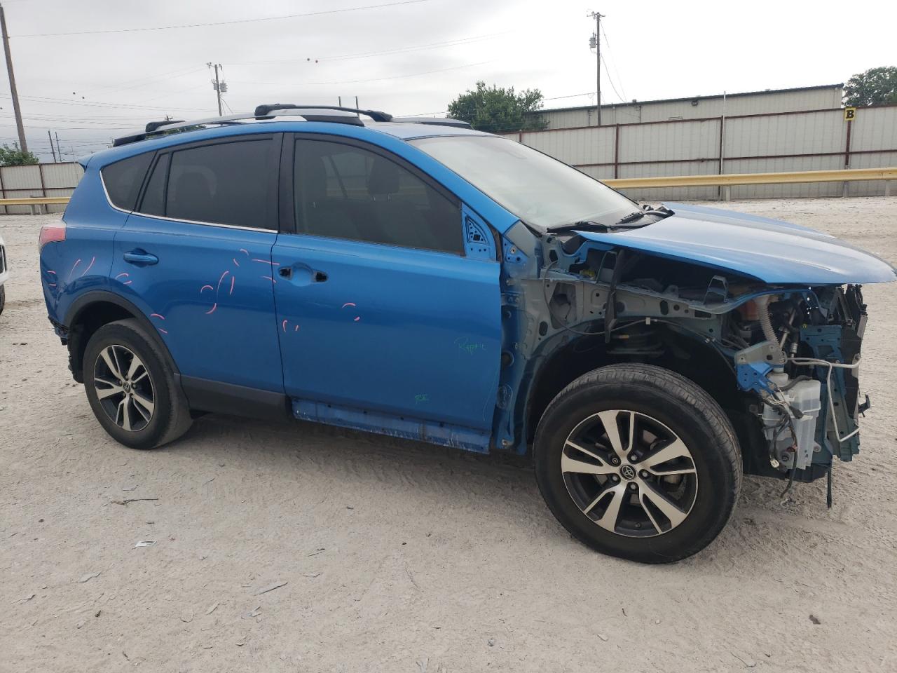 JTMWFREVXHJ709073 2017 Toyota Rav4 Xle