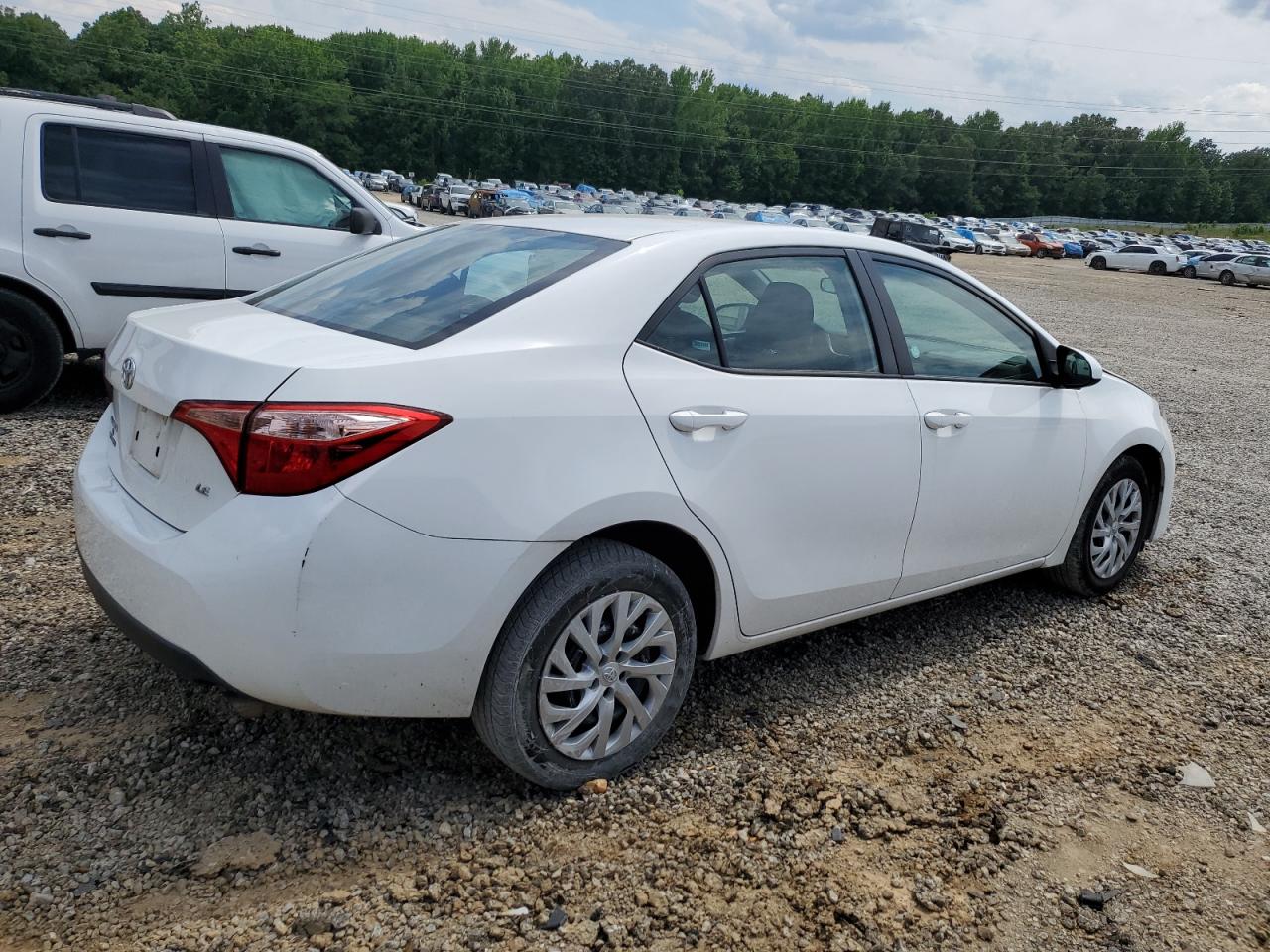 2018 Toyota Corolla L vin: 5YFBURHE2JP777501