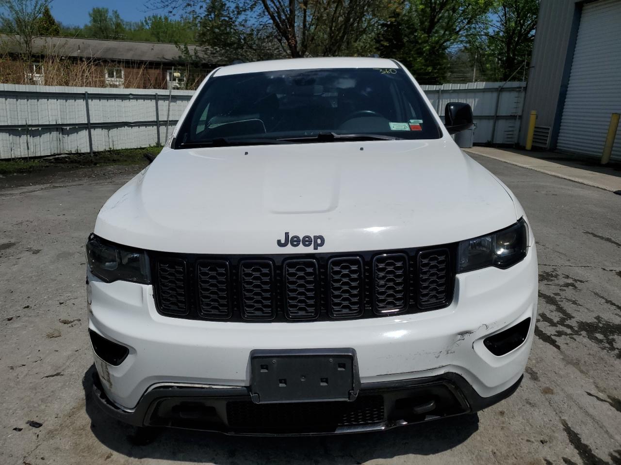 1C4RJFAG6JC467197 2018 Jeep Grand Cherokee Laredo