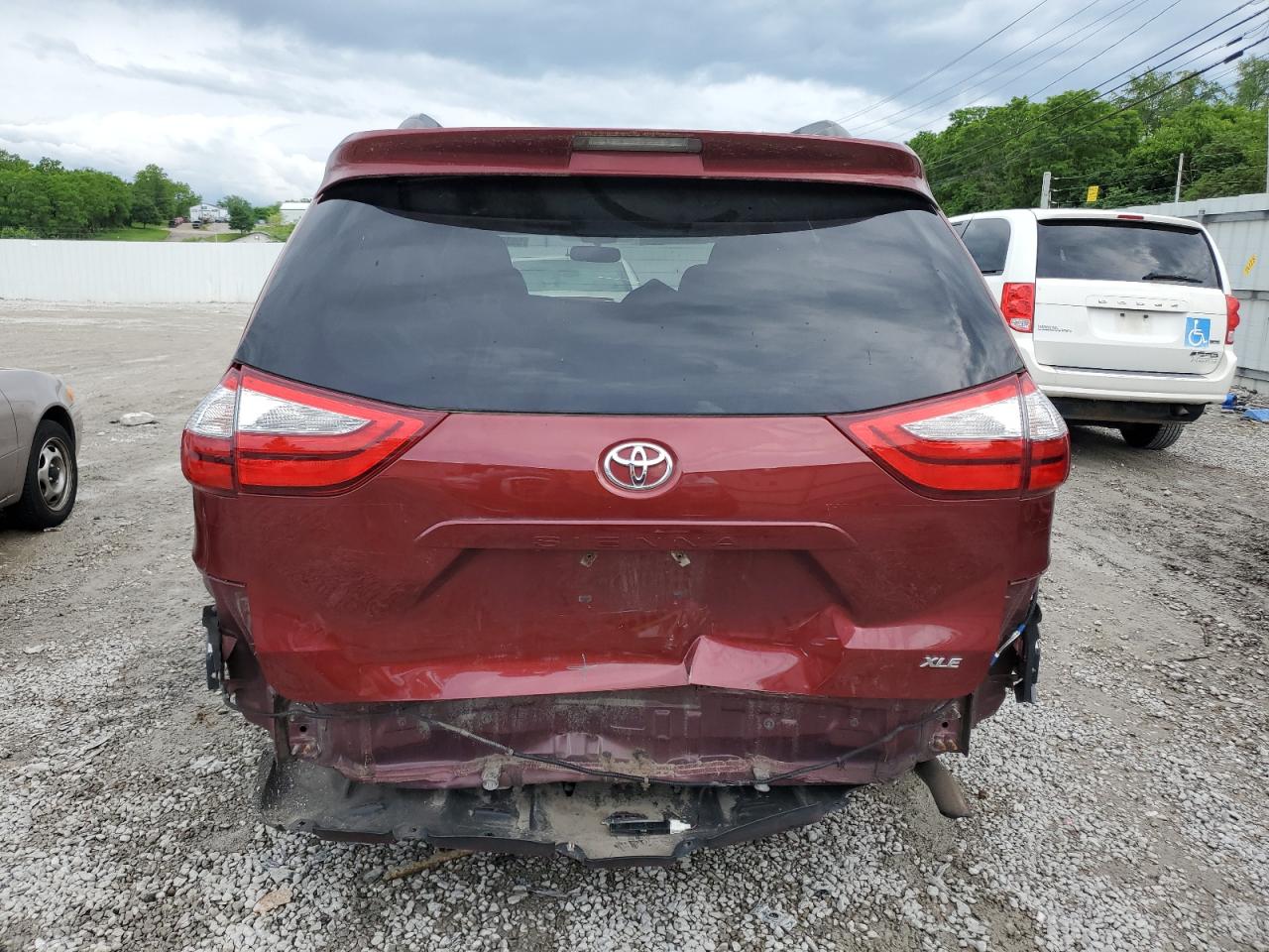 5TDYK3DC0GS748502 2016 Toyota Sienna Xle