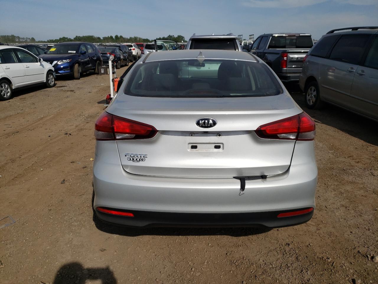 3KPFL4A77HE057917 2017 Kia Forte Lx