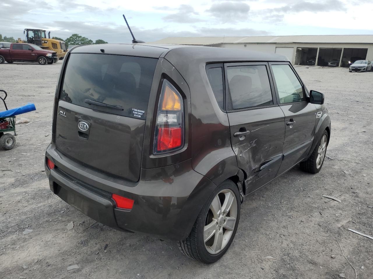 KNDJT2A22B7236778 2011 Kia Soul +