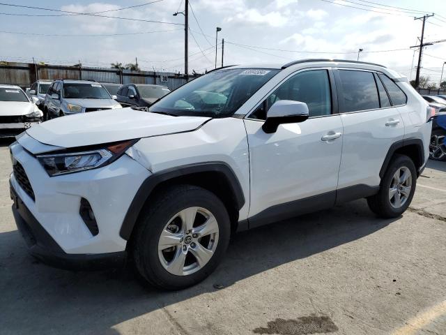 Lot #2516995106 2020 TOYOTA RAV4 XLE salvage car