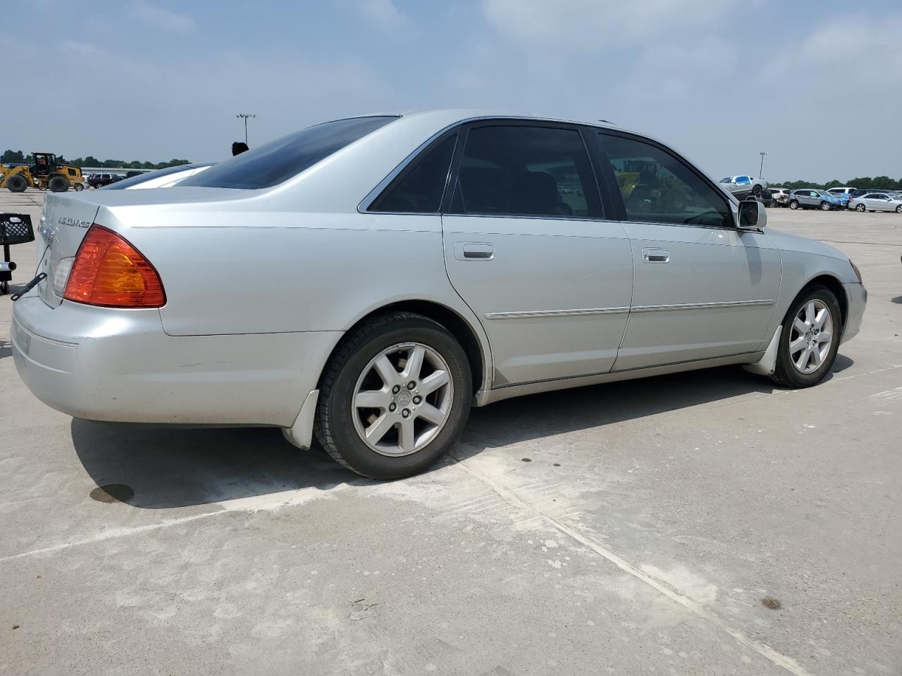 Lot #2629154828 2002 TOYOTA AVALON XL