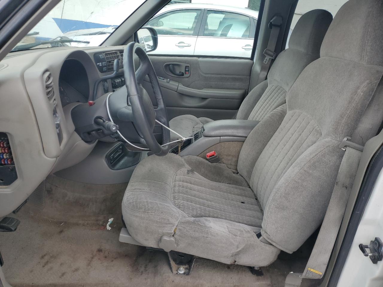 1GNDT13W1X2141843 1999 Chevrolet Blazer