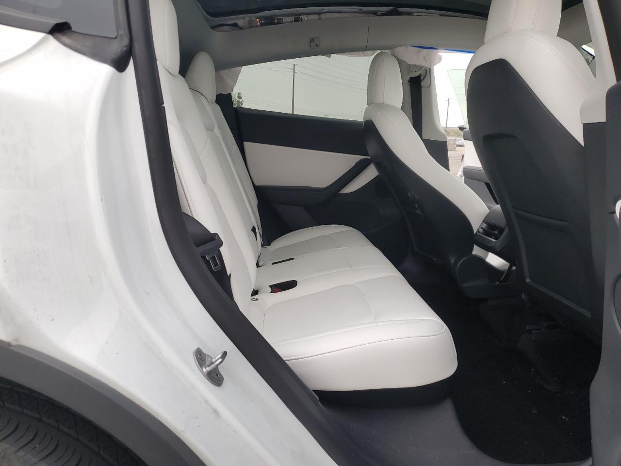 7SAYGDEE8NF512031 2022 Tesla Model Y