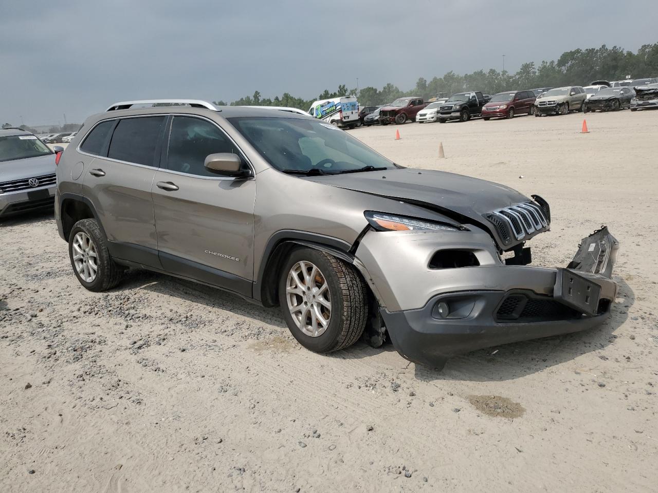 1C4PJLCB7HW593133 2017 Jeep Cherokee Latitude