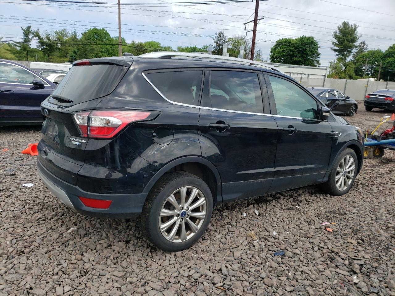 1FMCU9JD5HUF01375 2017 Ford Escape Titanium