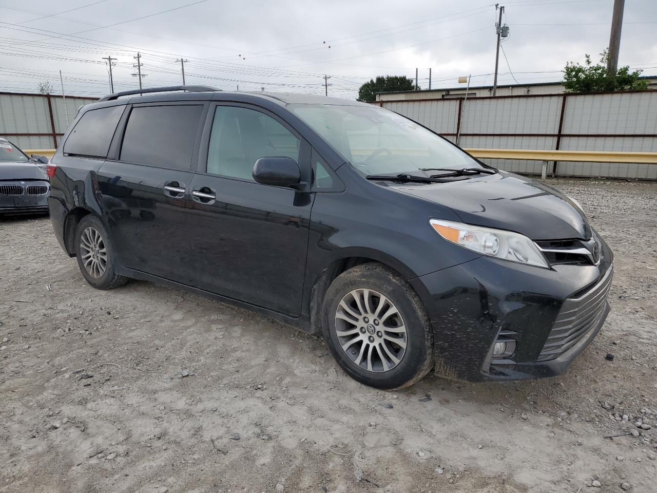 2019 Toyota Sienna Xle vin: 5TDYZ3DC6KS990084