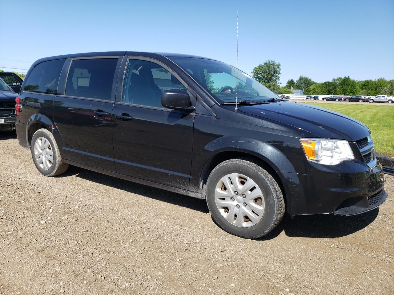 2C4RDGBG4JR136587 2018 Dodge Grand Caravan Se