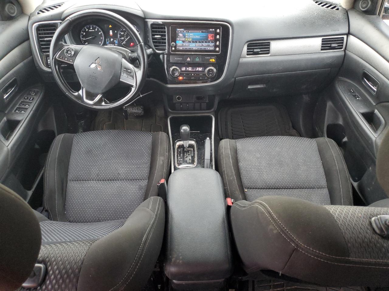 JA4AD3A30HZ040048 2017 Mitsubishi Outlander Se