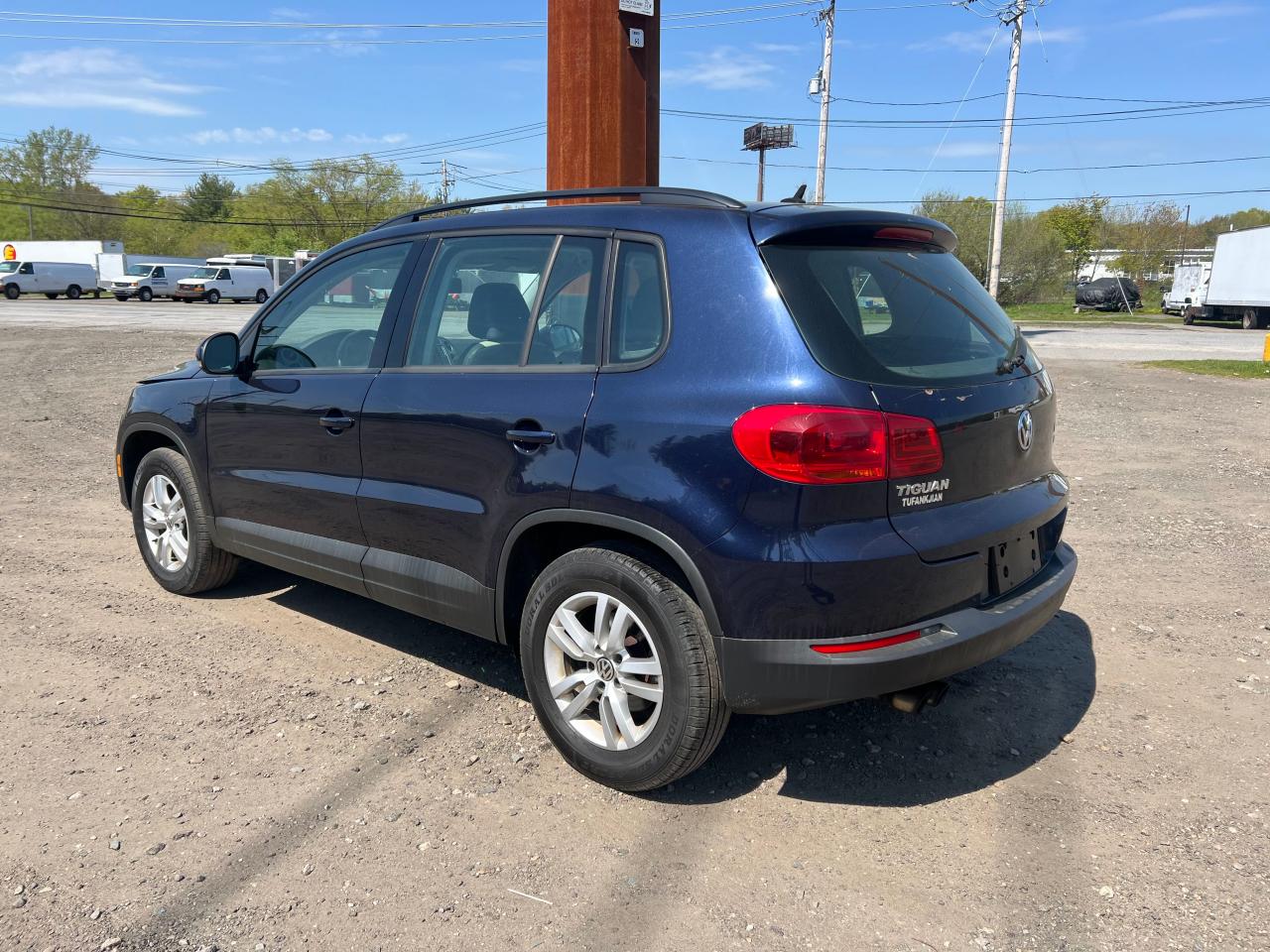 2016 Volkswagen Tiguan S vin: WVGAV7AX6GW532544