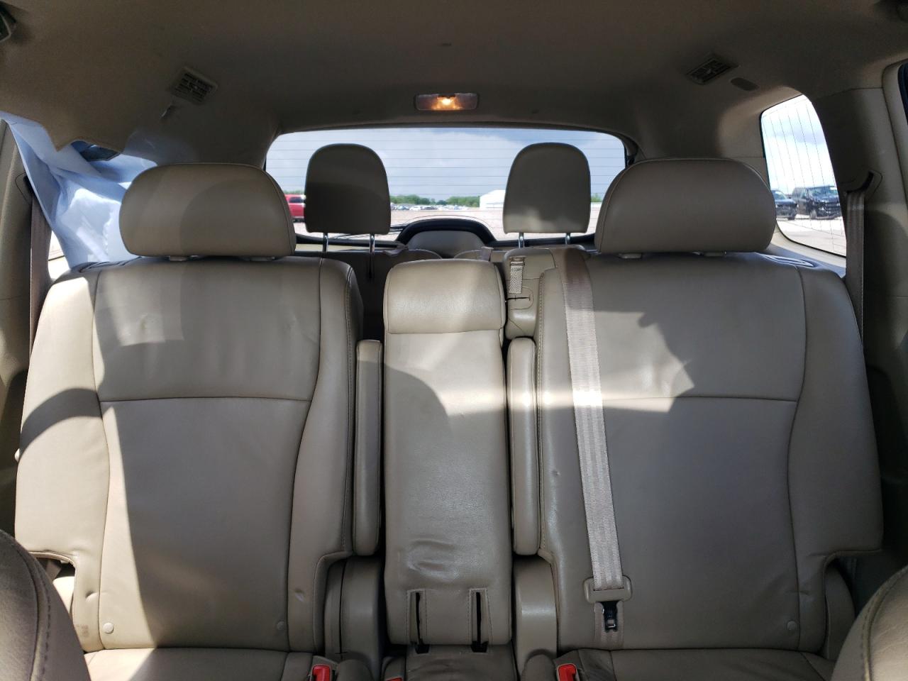 5TDBK3EH5BS068734 2011 Toyota Highlander Base