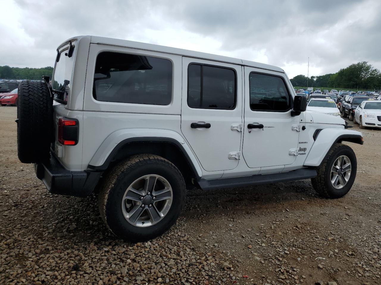 1C4HJXEG9JW221240 2018 Jeep Wrangler Unlimited Sahara