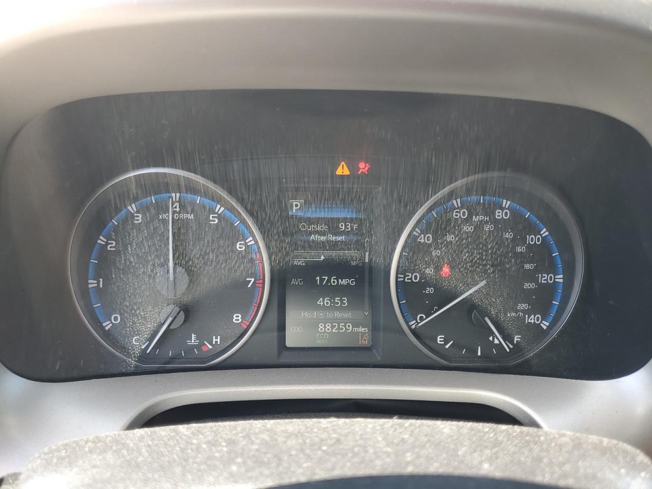 2T3RFREV8HW588221 2017 Toyota Rav4 Xle