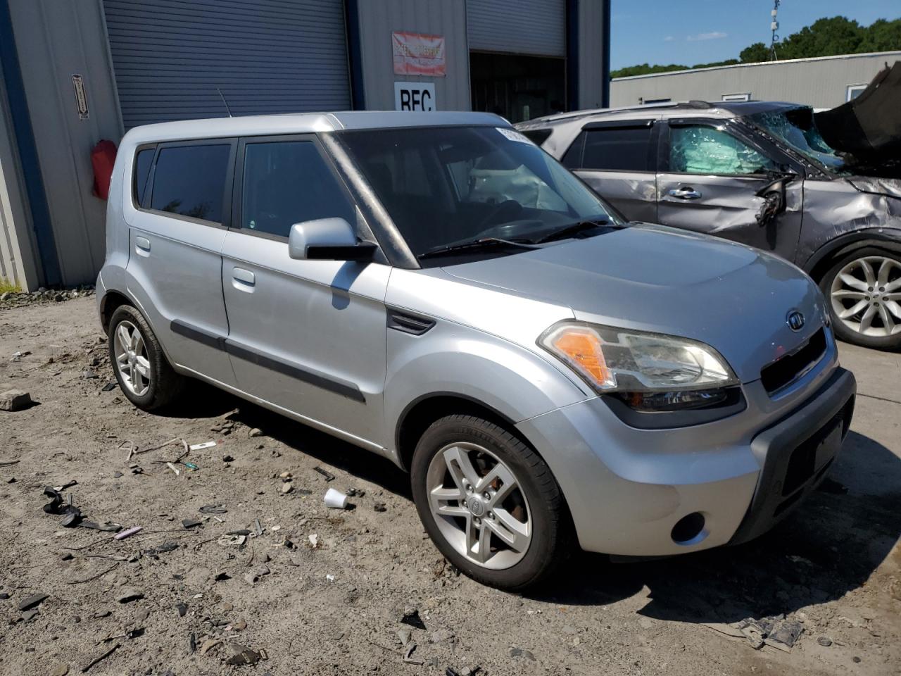 KNDJT2A28A7112349 2010 Kia Soul +