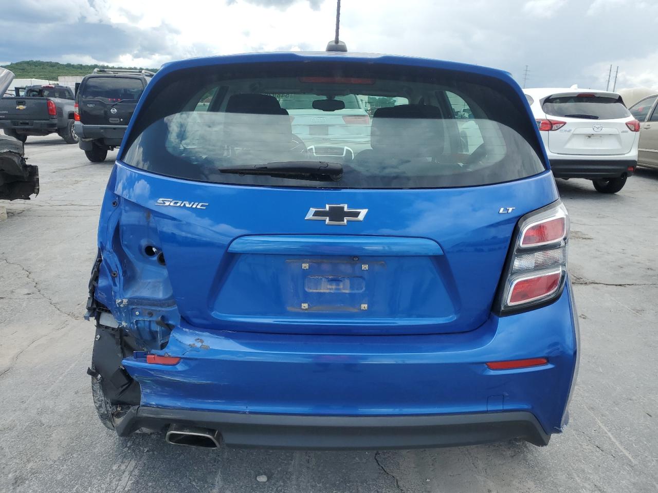 1G1JD6SH8J4113616 2018 Chevrolet Sonic Lt