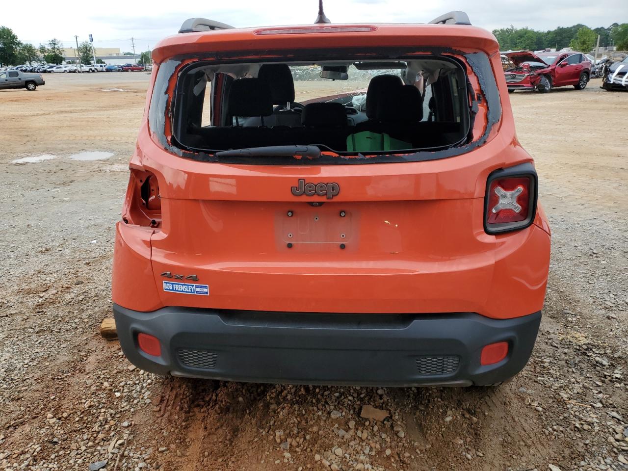 2016 Jeep Renegade Latitude vin: ZACCJBBT7GPD63820