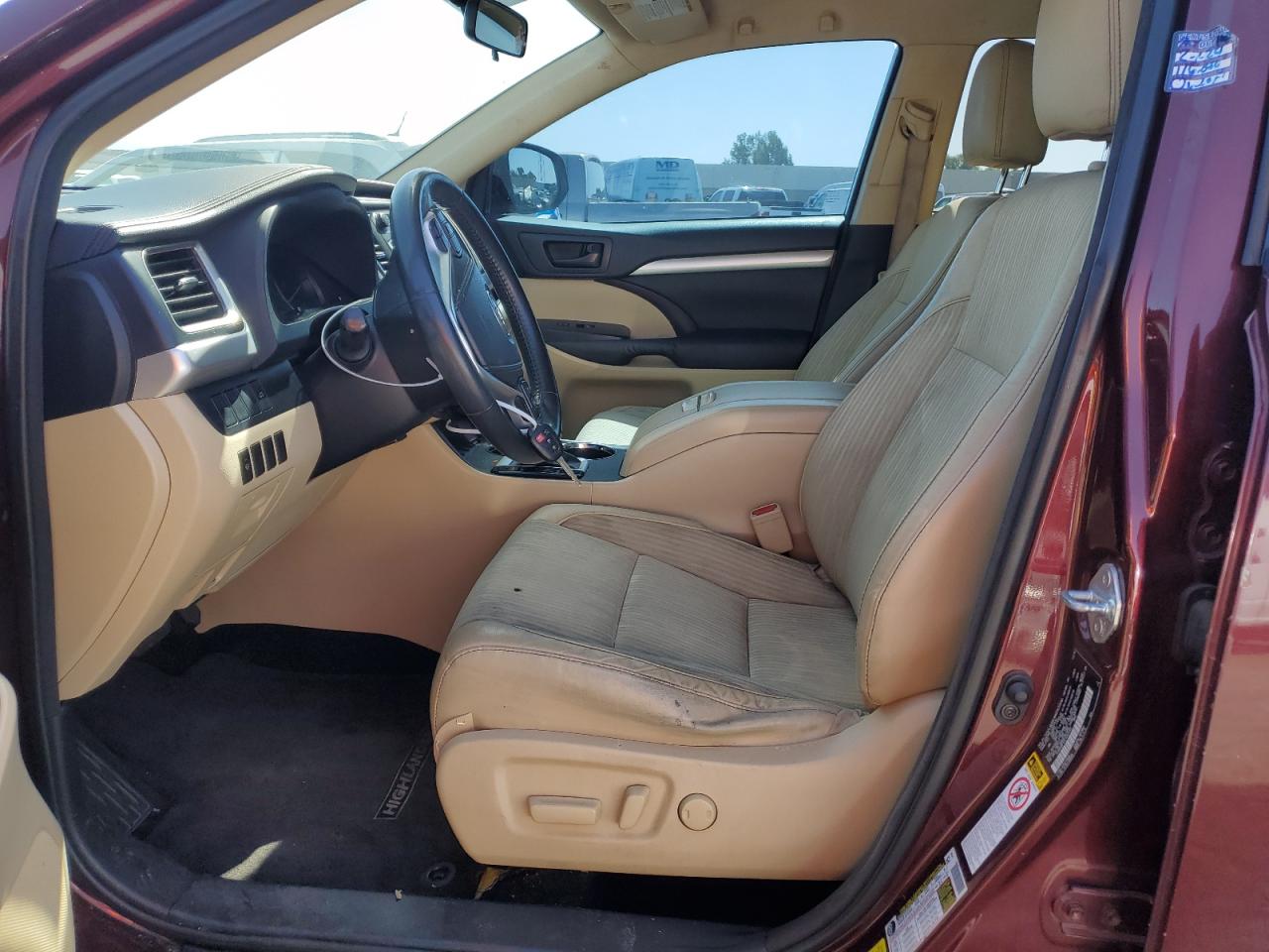 5TDZKRFH3FS055440 2015 Toyota Highlander Le