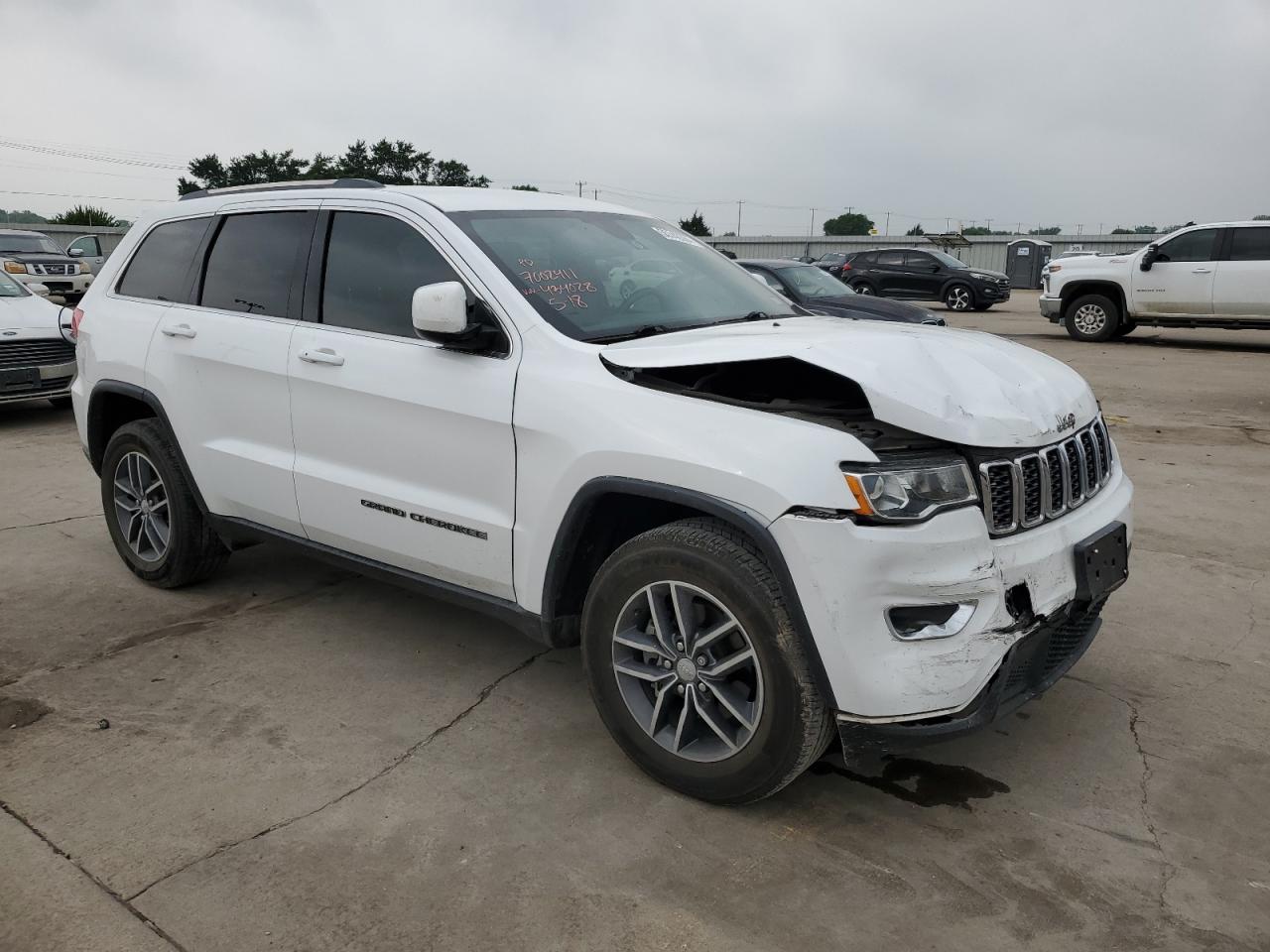 1C4RJEAG2JC434028 2018 Jeep Grand Cherokee Laredo