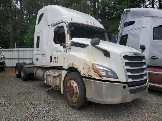 Lot #2526635949 2020 FREIGHTLINER CASCADIA 1 salvage car