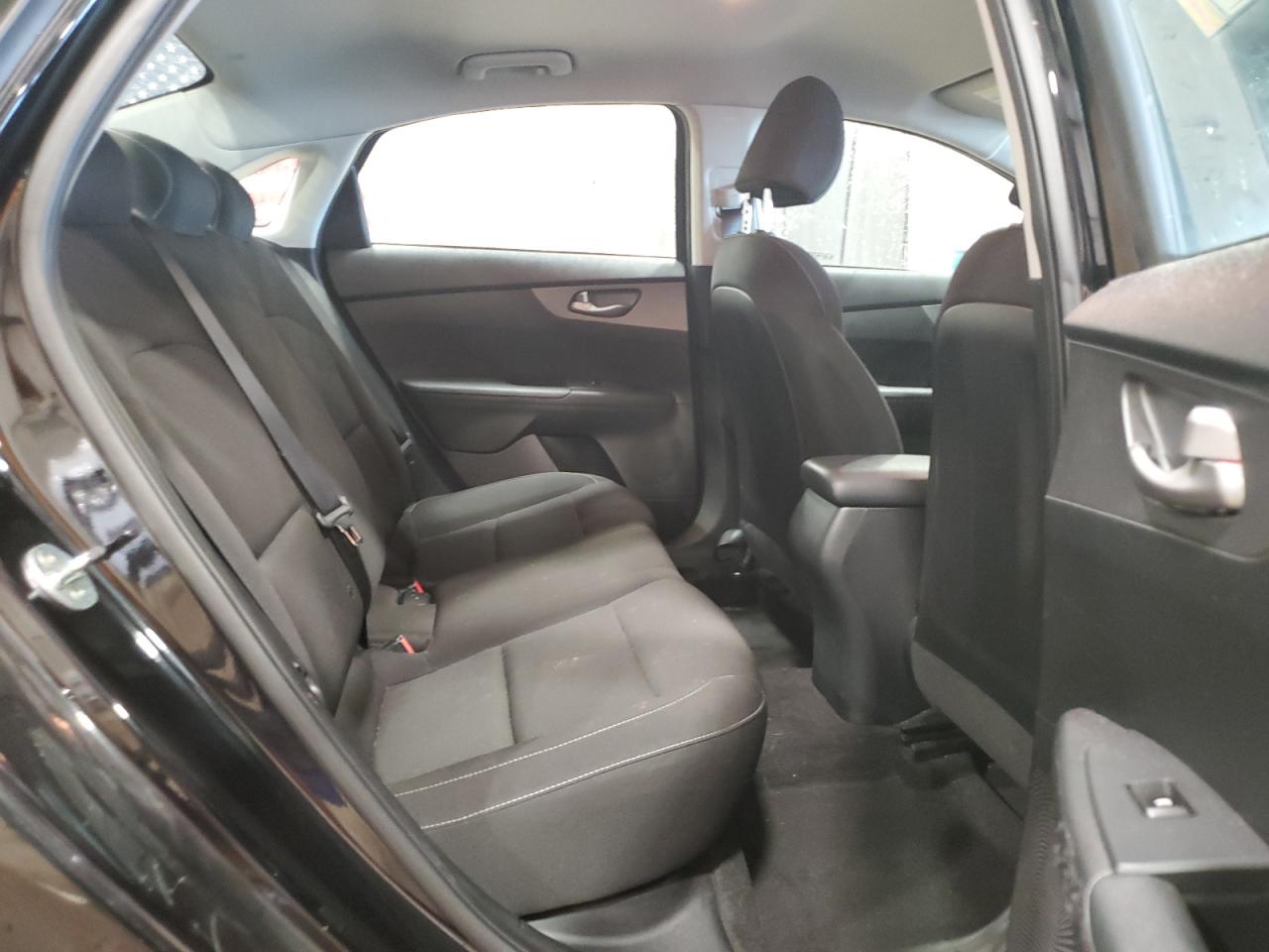 3KPF24AD2ME300679 2021 Kia Forte Fe