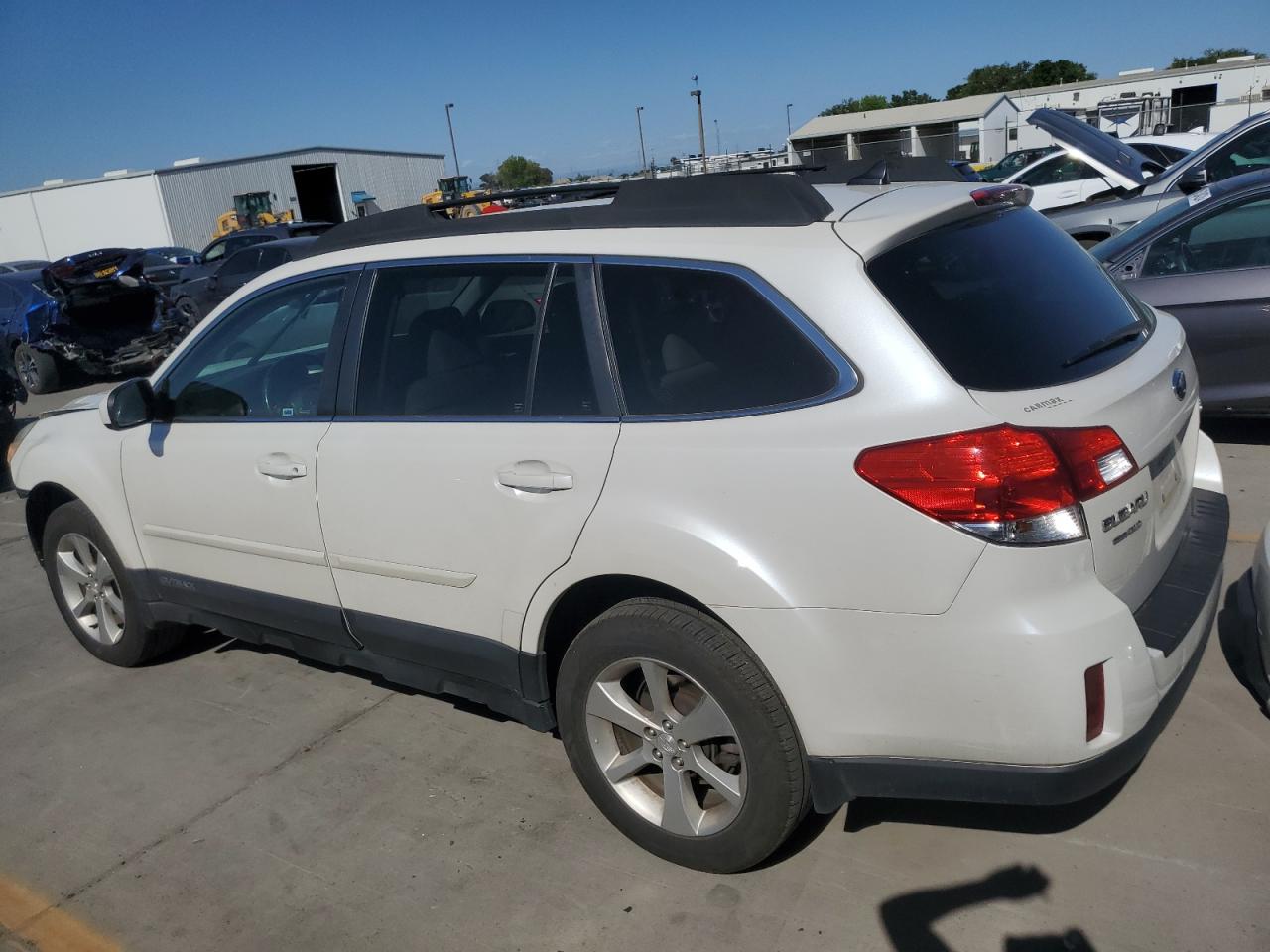 4S4BRBLC0E3210745 2014 Subaru Outback 2.5I Limited