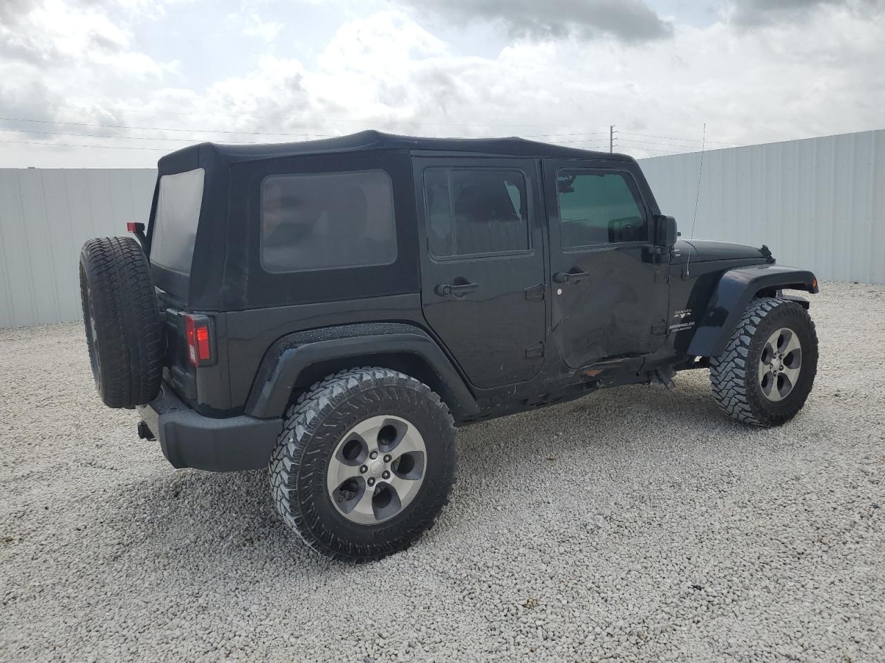 1C4BJWEG0HL658054 2017 Jeep Wrangler Unlimited Sahara