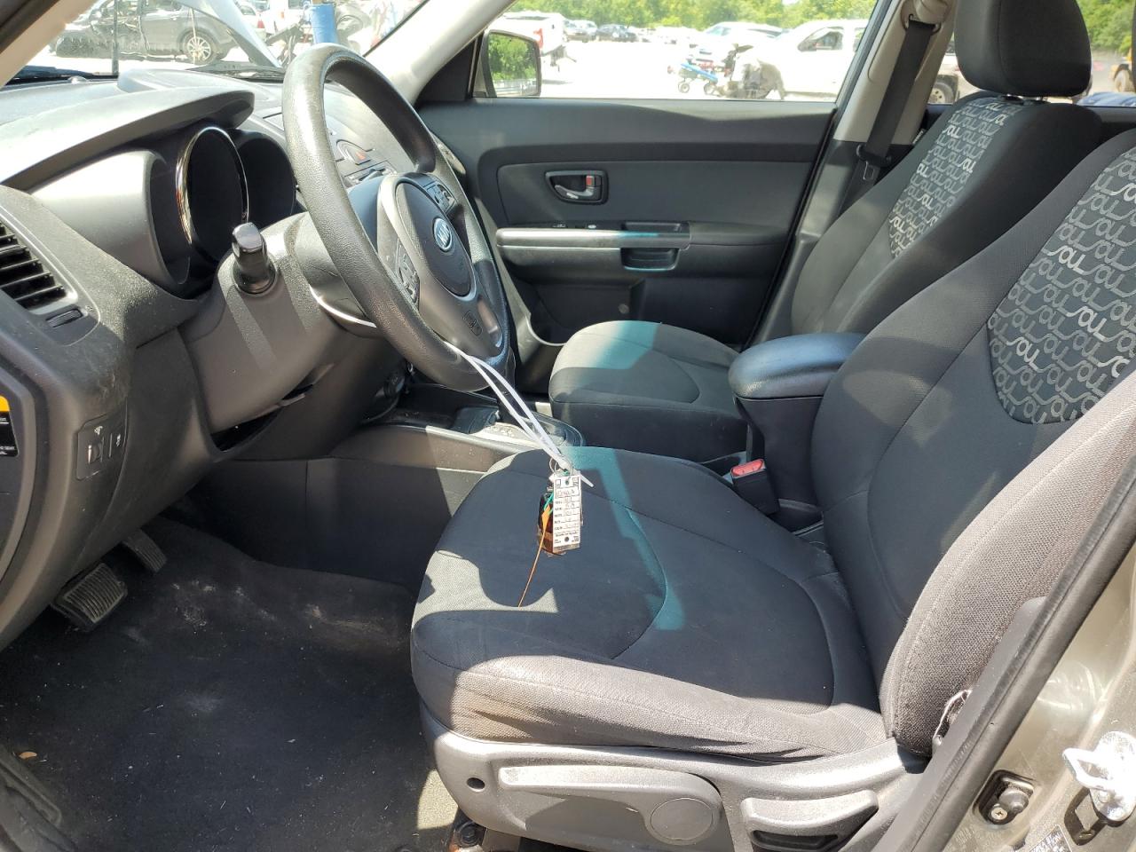 KNDJT2A26B7309067 2011 Kia Soul +