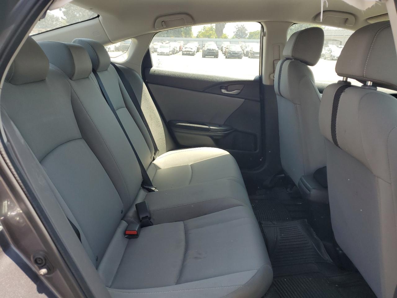 2HGFC2F56JH556327 2018 Honda Civic Lx