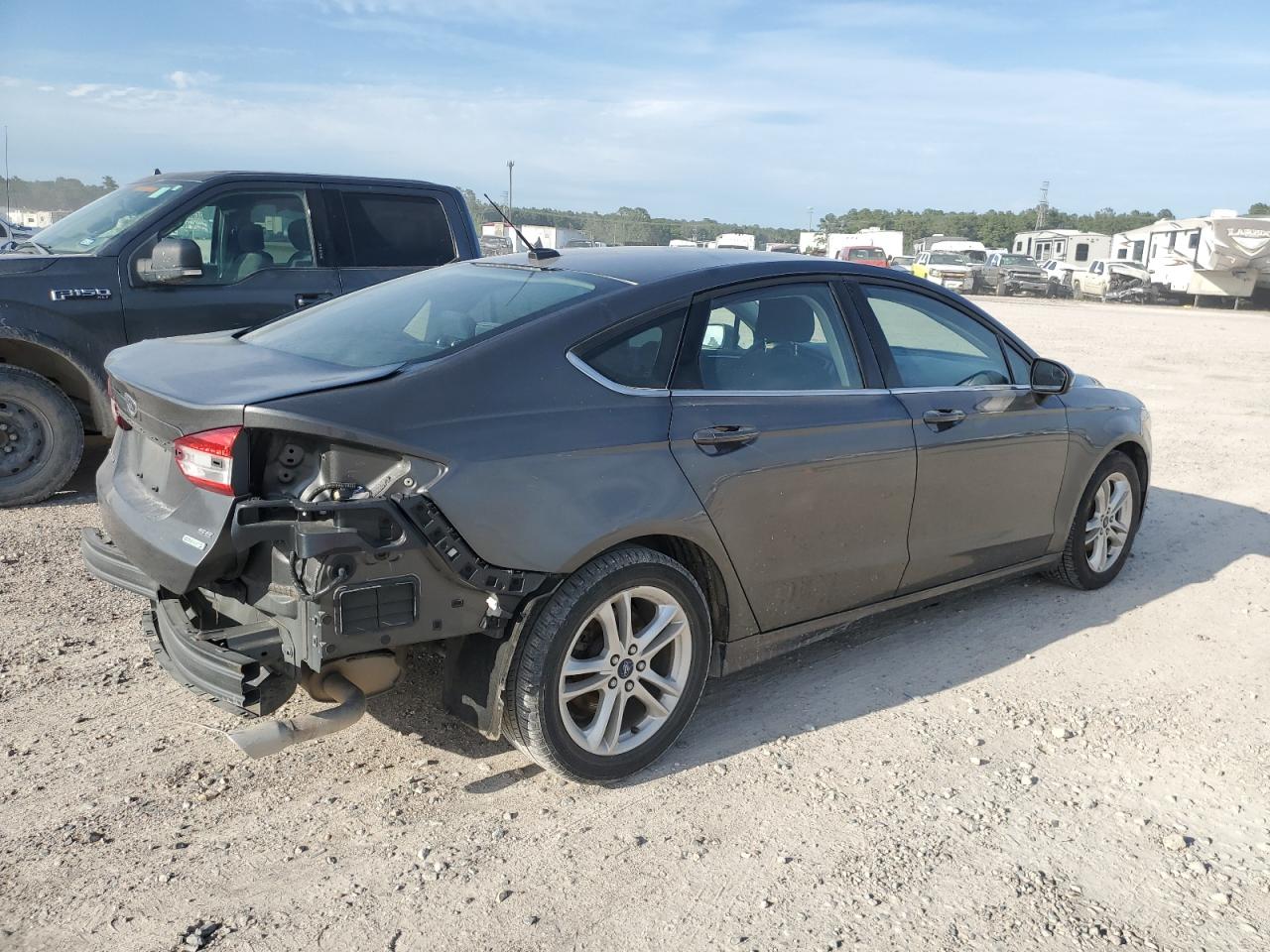 3FA6P0HD2JR224228 2018 Ford Fusion Se