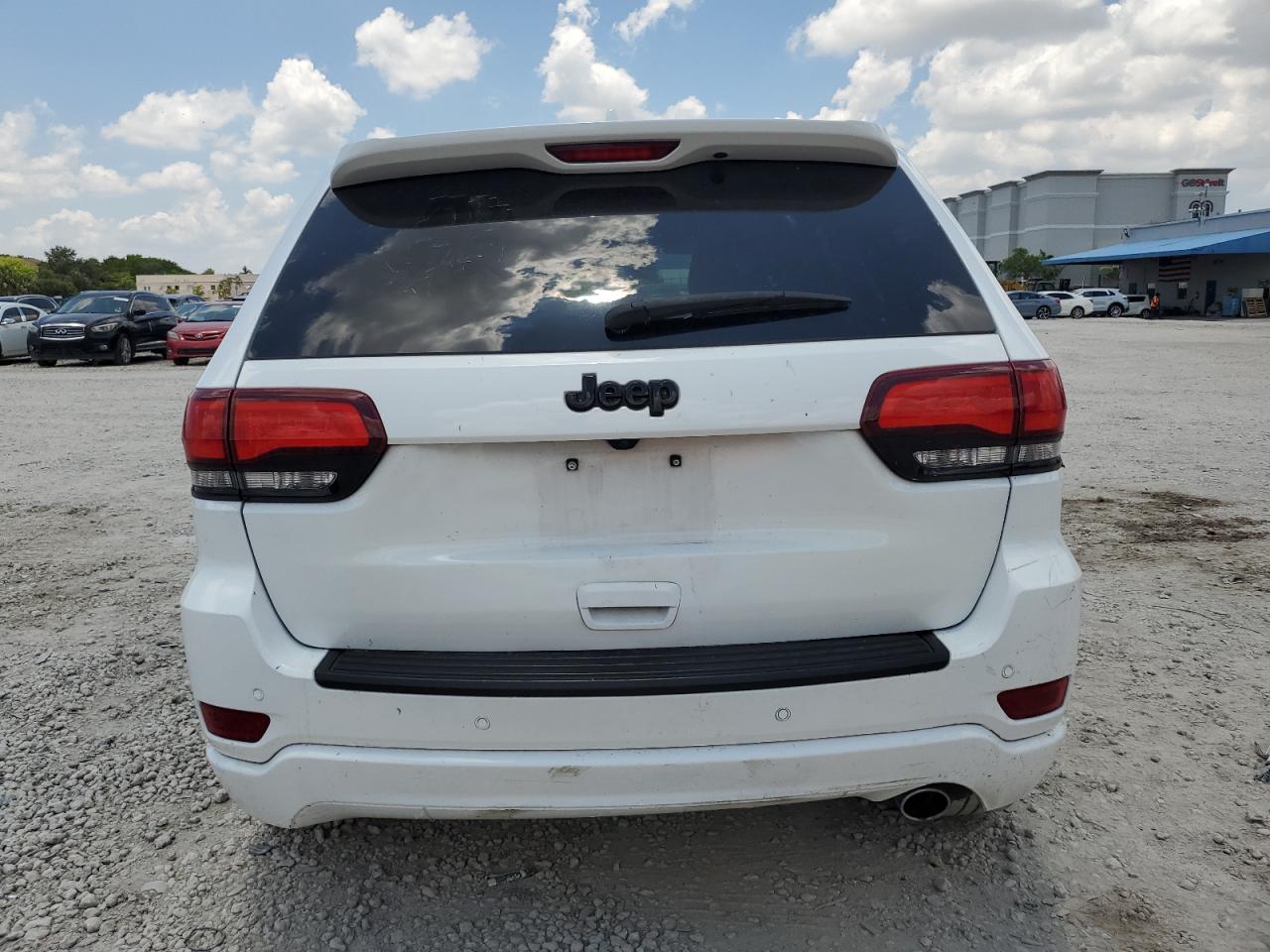 1C4RJEAG5KC768975 2019 Jeep Grand Cherokee Laredo