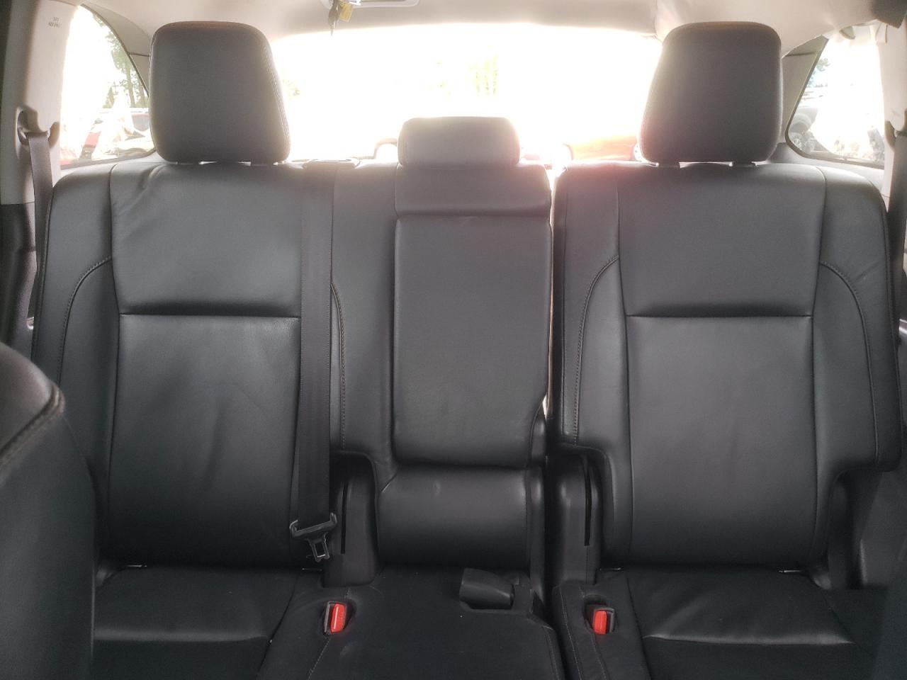 5TDJZRFH5JS556167 2018 Toyota Highlander Se