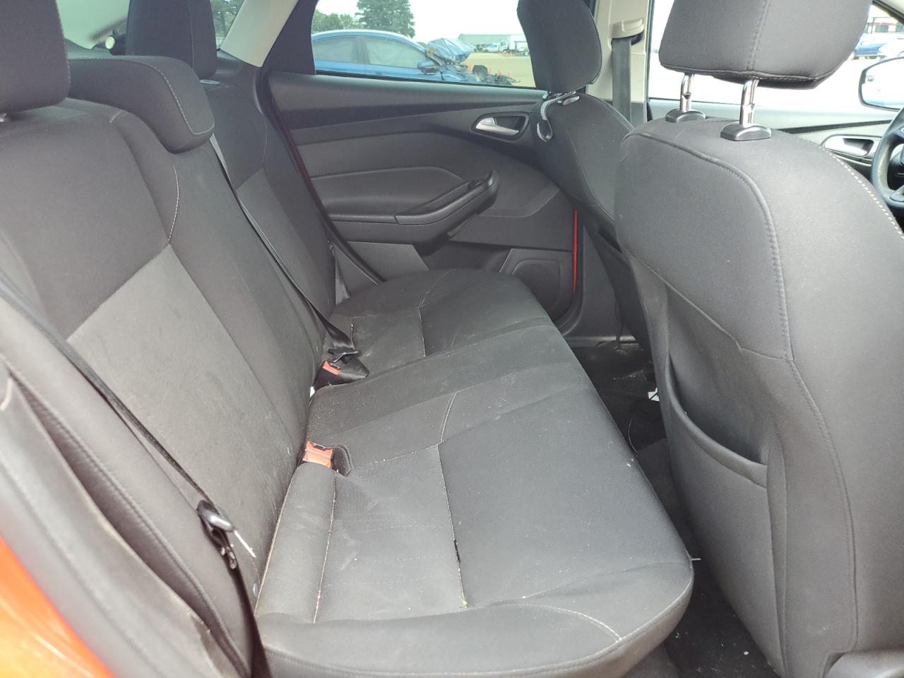 1FADP3F20FL335621 2015 Ford Focus Se