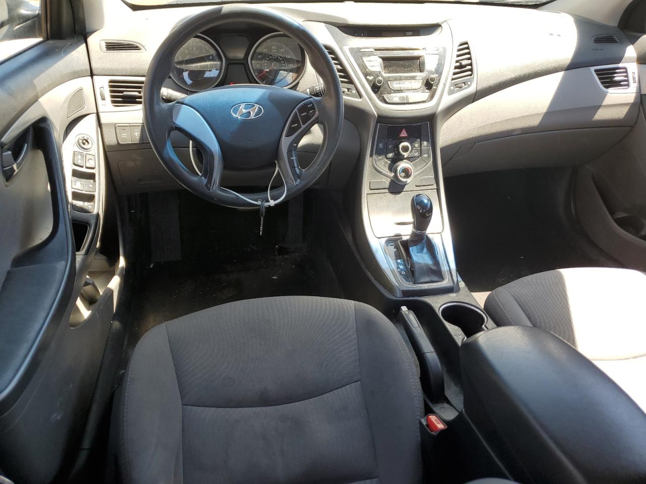 5NPDH4AE1GH709075 2016 Hyundai Elantra Se