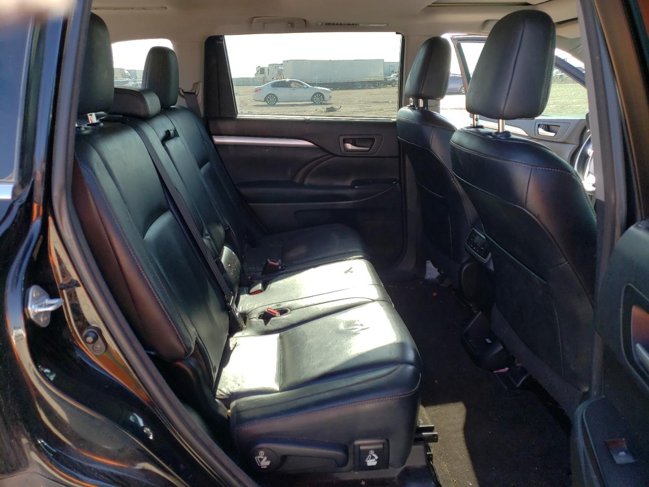 5TDKKRFH5GS143991 2016 Toyota Highlander Xle