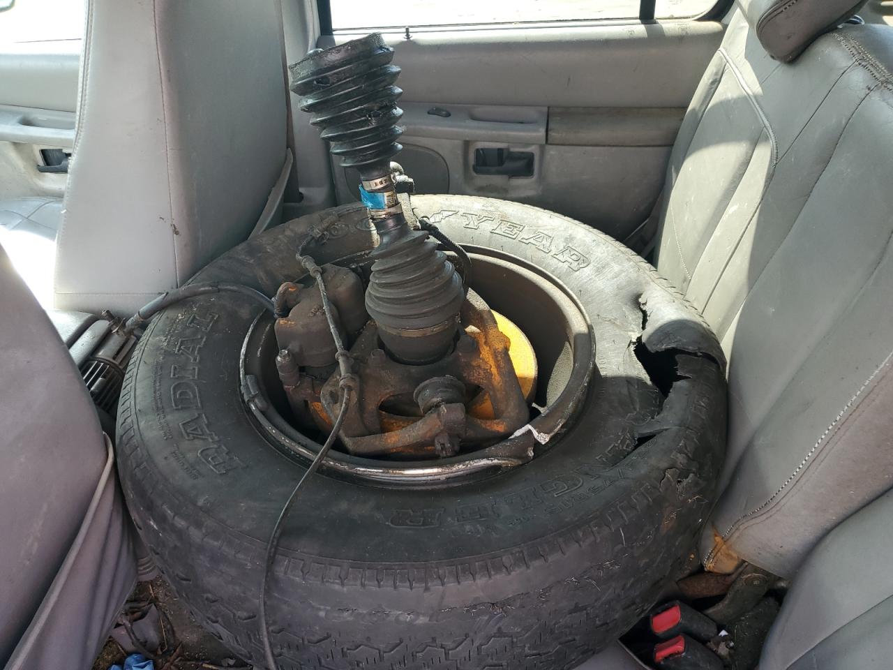 1FMZU83PXYZB88774 2000 Ford Explorer Xlt