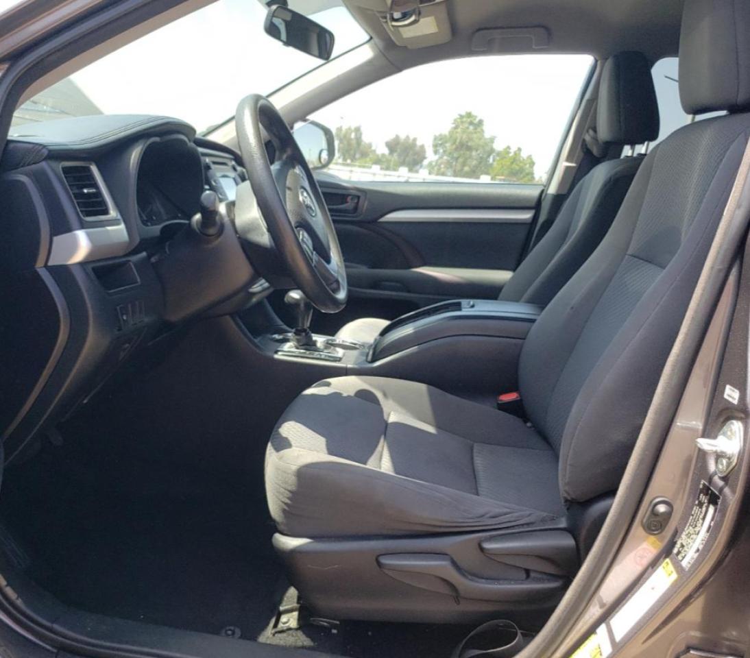 5TDZKRFH2GS142893 2016 Toyota Highlander Le