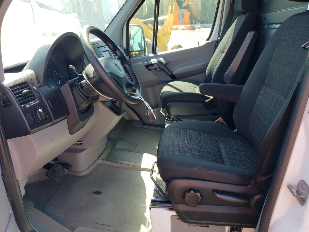 WD3PE7DC4E5942215 2014 Mercedes-Benz Sprinter 2500