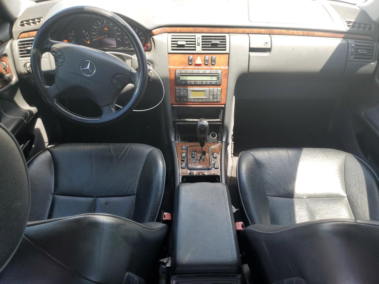 WDBJF65J6YB083746 2000 Mercedes-Benz E 320