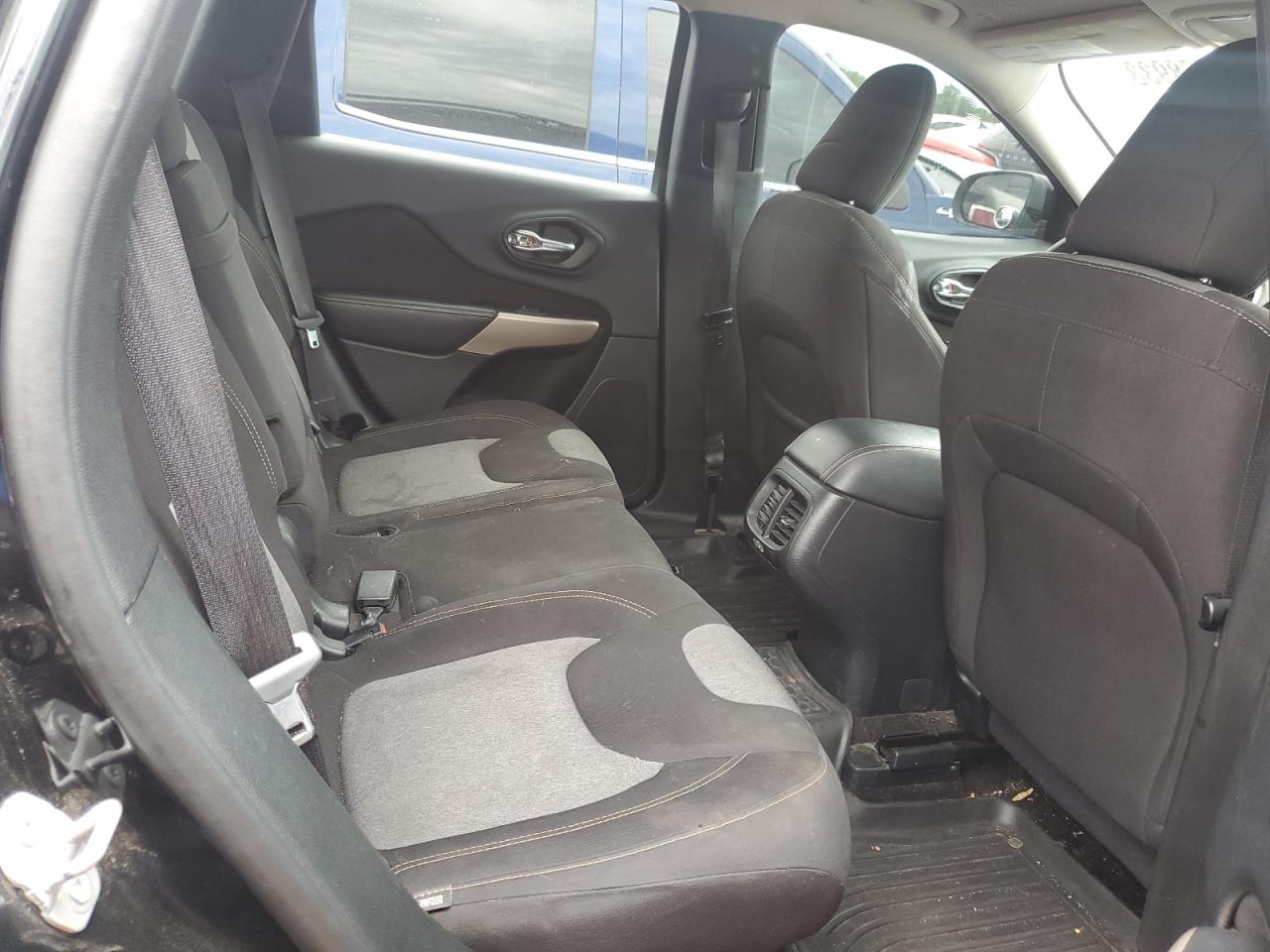 1C4PJLCB3JD616053 2018 Jeep Cherokee Latitude