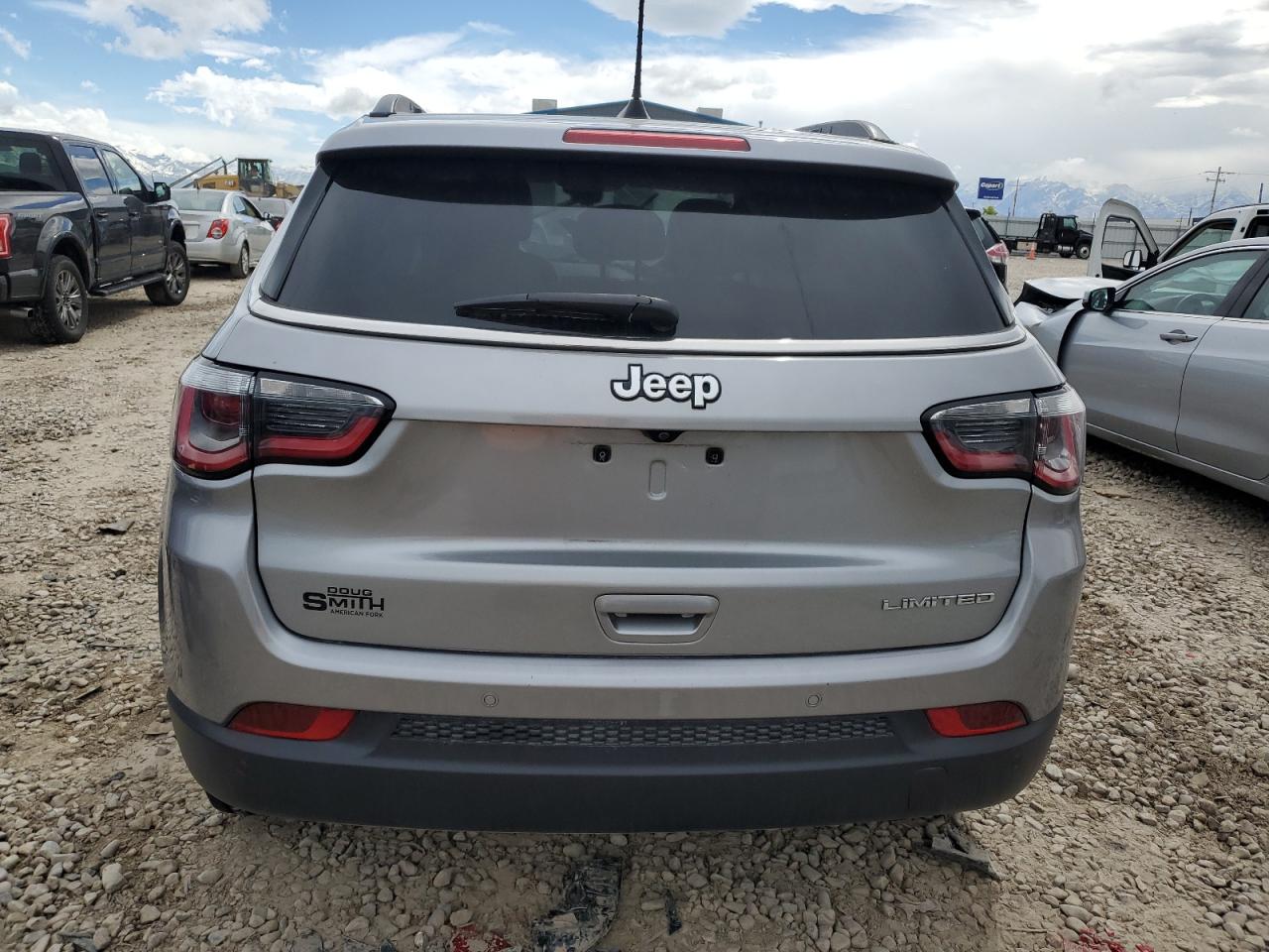 3C4NJCCB8JT368075 2018 Jeep Compass Limited