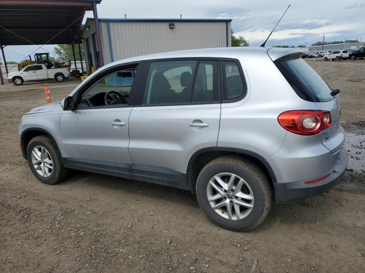 WVGBV7AX2BW506262 2011 Volkswagen Tiguan S