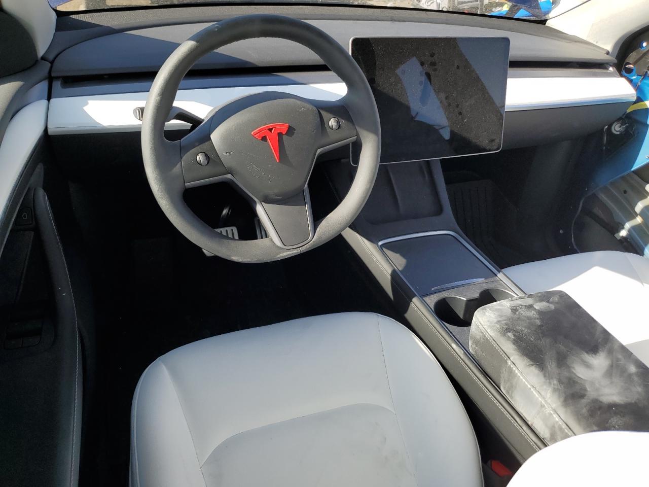 2023 Tesla Model Y vin: 7SAYGDEF0PF944723