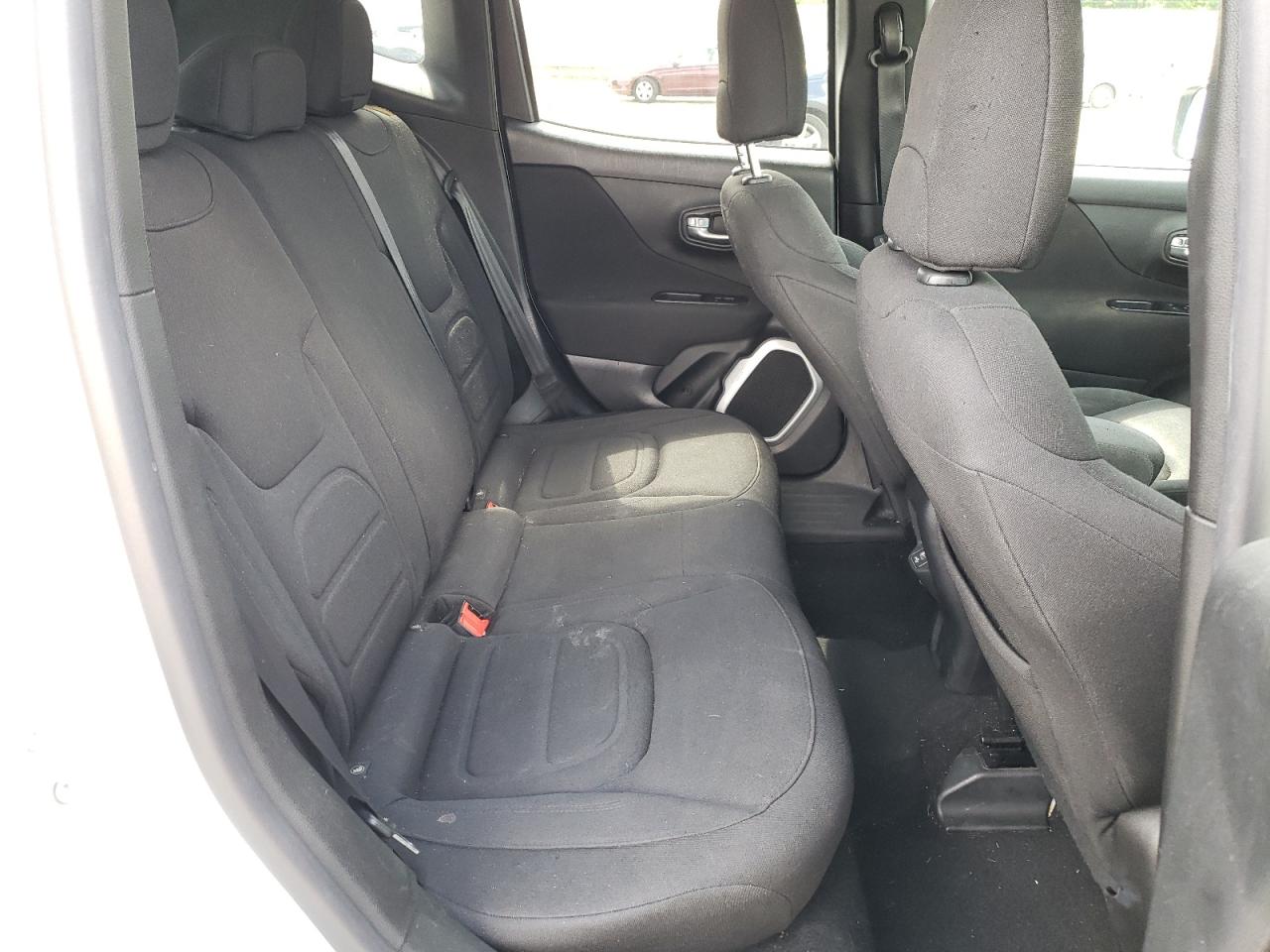 ZACCJBBB4JPH74610 2018 Jeep Renegade Latitude