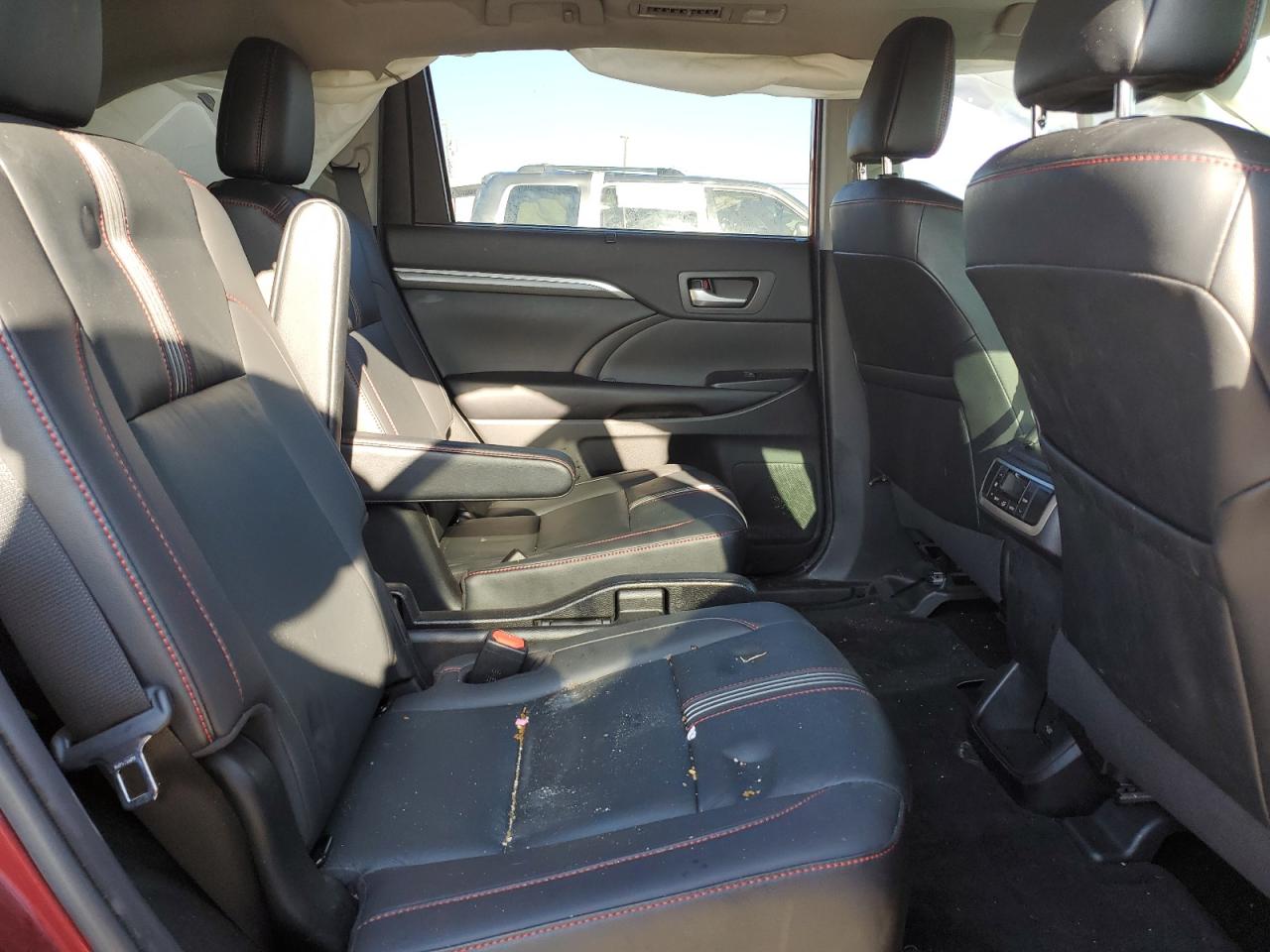 5TDKZRFH2KS352559 2019 Toyota Highlander Se