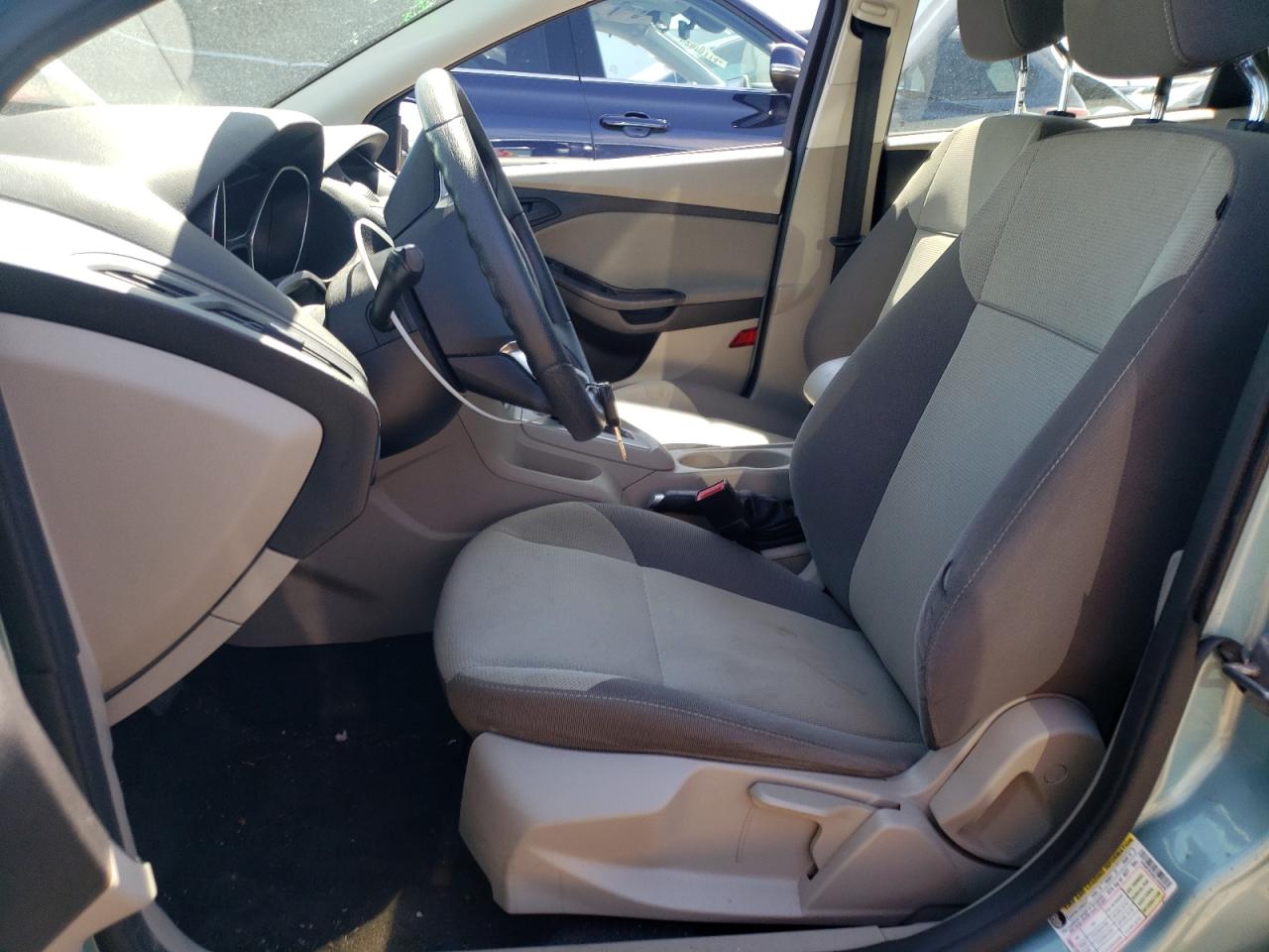 1FAHP3F28CL320359 2012 Ford Focus Se