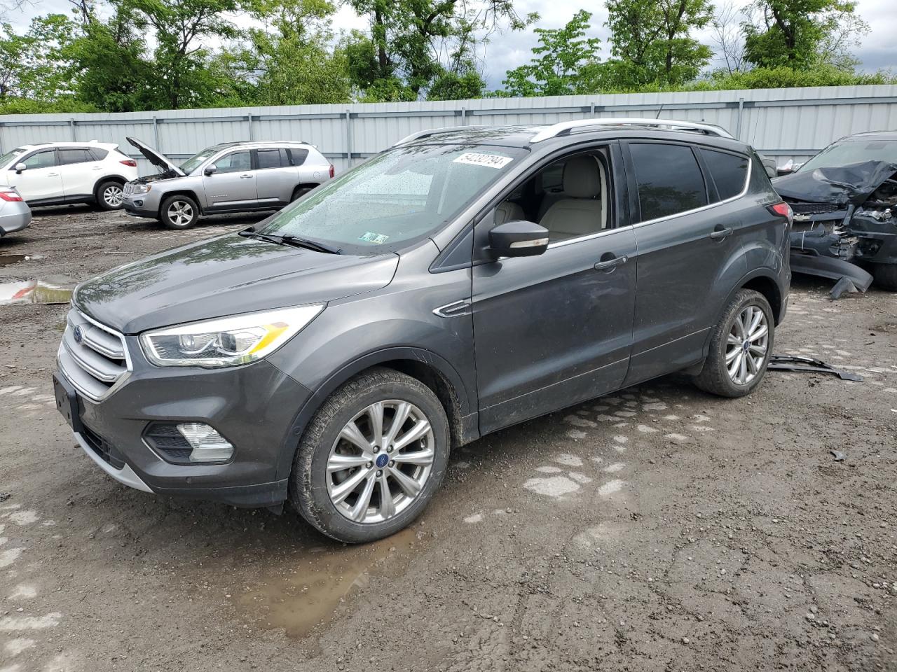 1FMCU9J91JUB74586 2018 Ford Escape Titanium