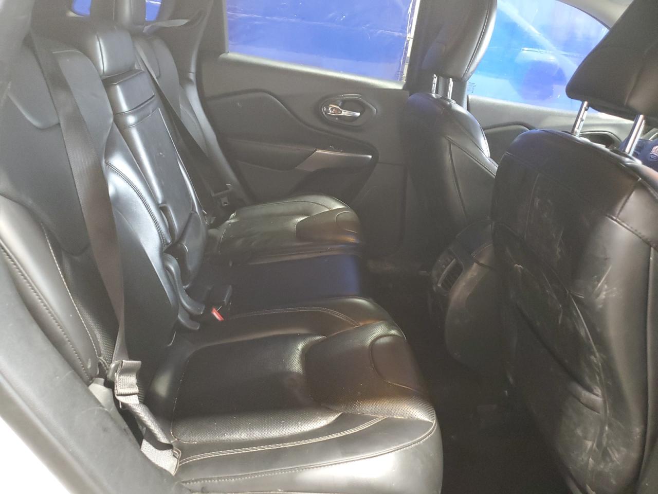 1C4PJMJN6KD116666 2019 Jeep Cherokee Overland