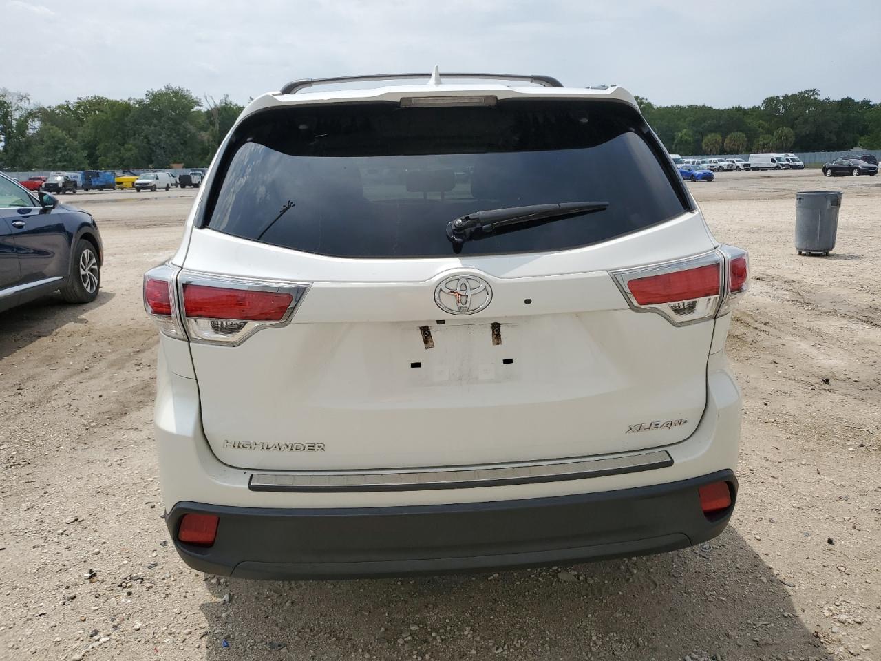 5TDJKRFH3GS263557 2016 Toyota Highlander Xle